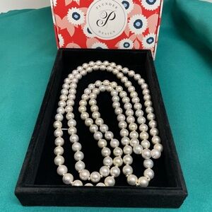 Plunder White Pearl Necklace